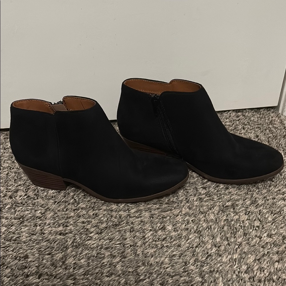 SODA women’s black booties size: 7